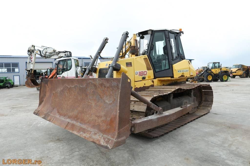 New Holland D 180 - Бульдозер: фото 4 New Holland D 180 - Бульдозер: фото 4