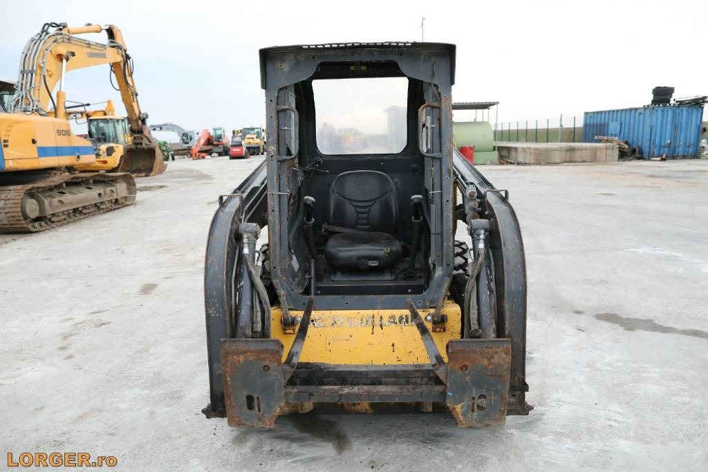 New Holland L 215 - Мини-погрузчик с бортовым поворотом: фото 5 New Holland L 215 - Мини-погрузчик с бортовым поворотом: фото 5