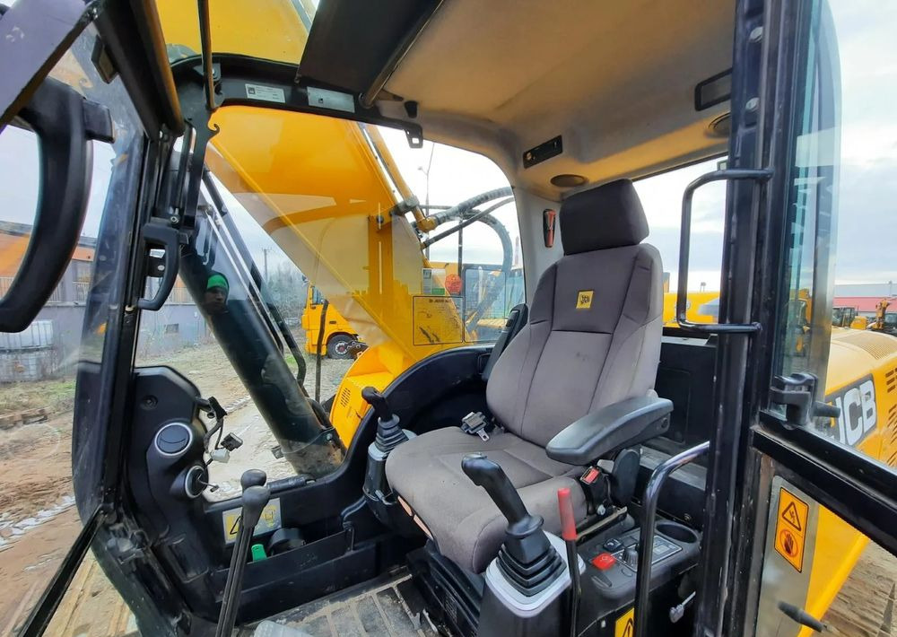 JCB JS 220 - Гусеничный экскаватор: фото 3 JCB JS 220 - Гусеничный экскаватор: фото 3