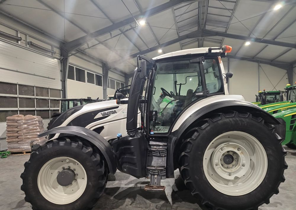 Valtra T 174S - Трактор: фото 4 Valtra T 174S - Трактор: фото 4