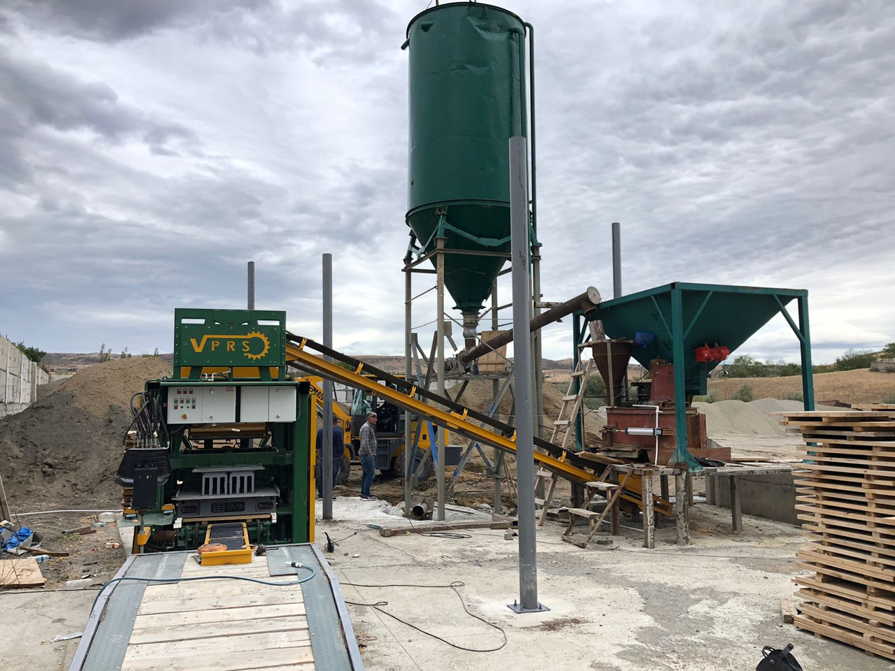 Economic Concrete Block Machine - Вибропресс: фото 2 Economic Concrete Block Machine - Вибропресс: фото 2