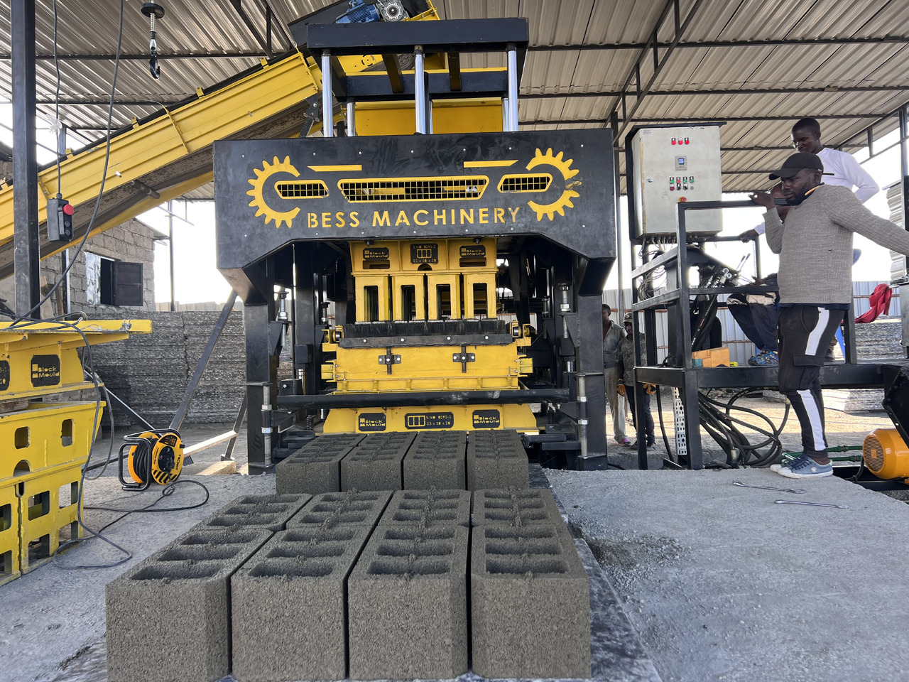 PRS-1000 Semi-Automatic Block Making Machine - Вибропресс: фото 1 PRS-1000 Semi-Automatic Block Making Machine - Вибропресс: фото 1