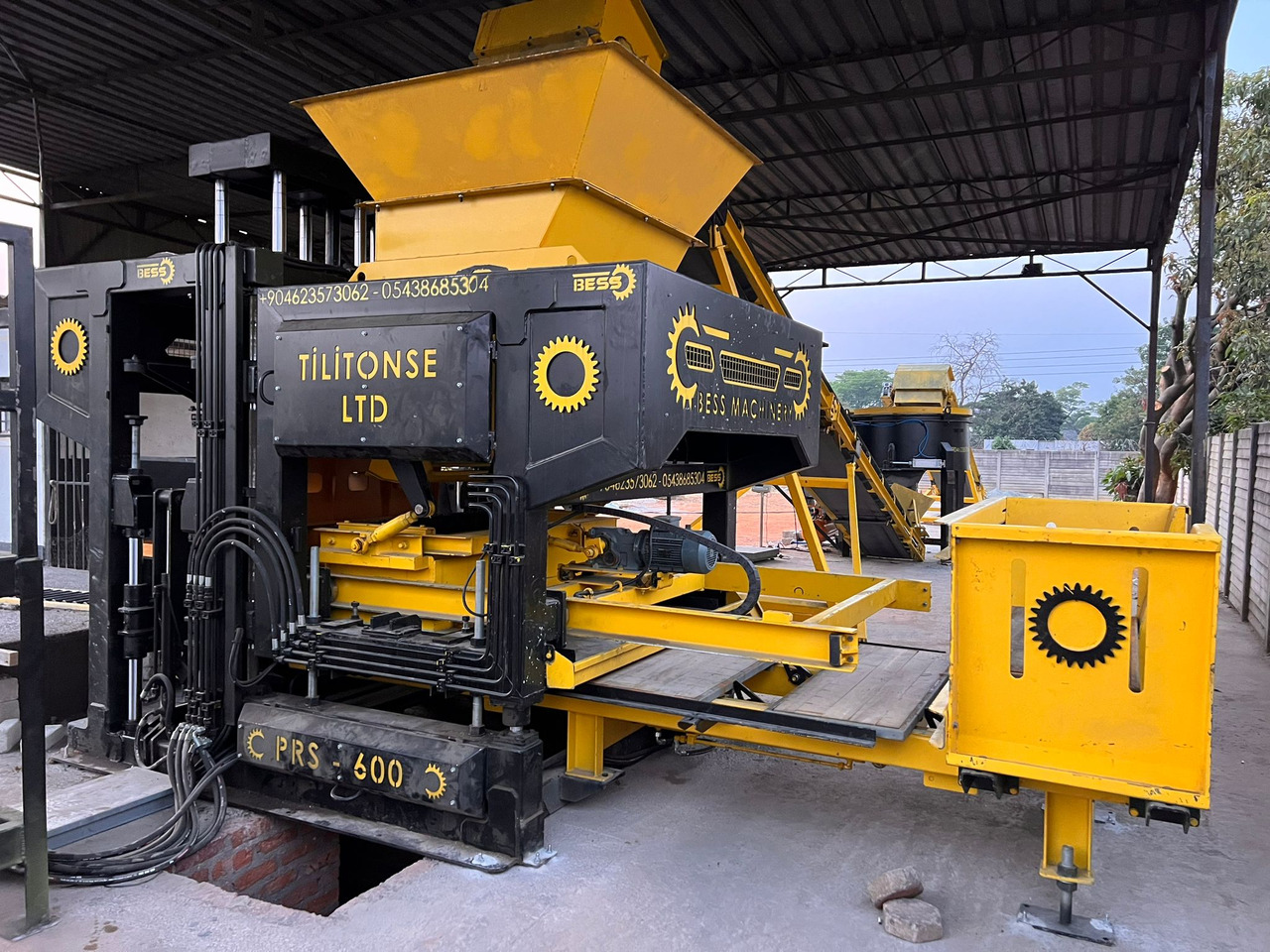 PRS-600 Semi-Automatic Concrete Block Machine - Вибропресс: фото 4 PRS-600 Semi-Automatic Concrete Block Machine - Вибропресс: фото 4