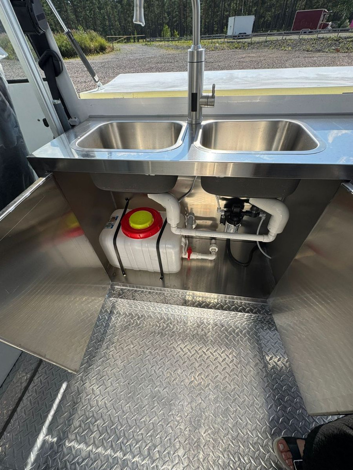 Торговый грузовик Event Mobil Catering Foodtruck: фото 8