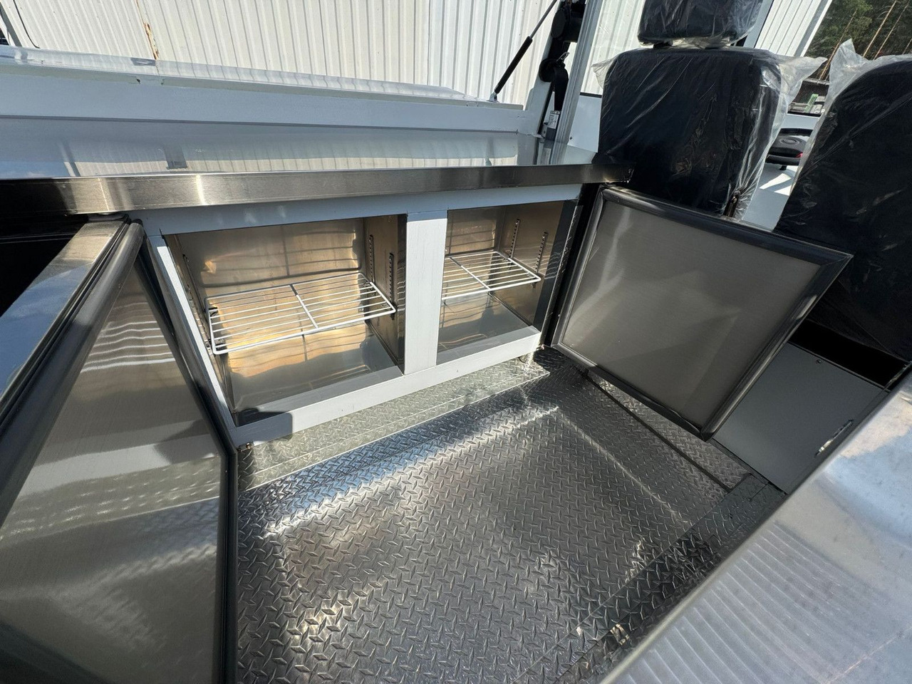 Торговый грузовик Event Mobil Catering Foodtruck: фото 21