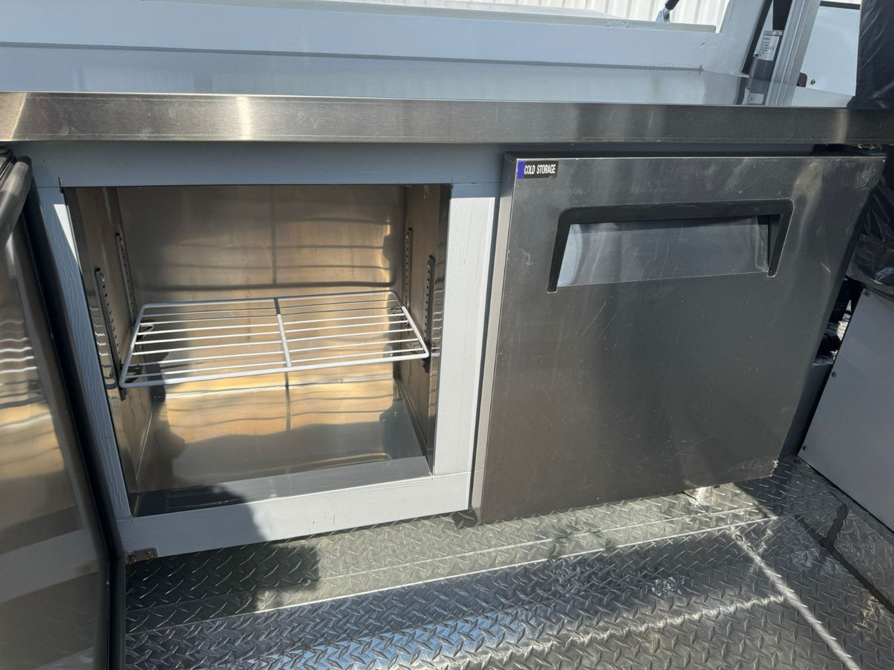 Торговый грузовик Event Mobil Catering Foodtruck: фото 20