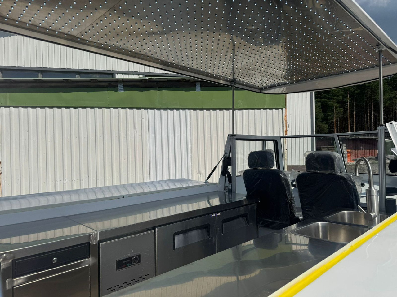 Торговый грузовик Event Mobil Catering Foodtruck: фото 10