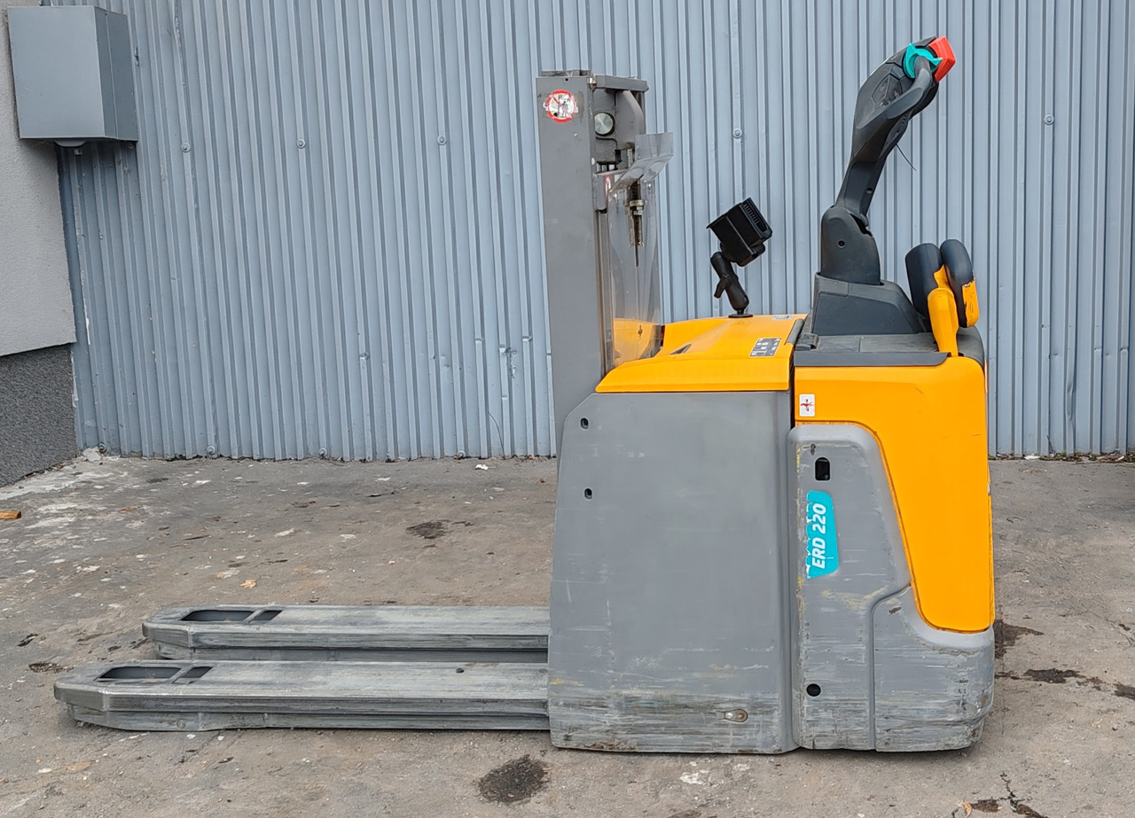 Jungheinrich ERD 220 2t/ 2018y/ 5847h - Штабелер: фото 1 Jungheinrich ERD 220 2t/ 2018y/ 5847h - Штабелер: фото 1