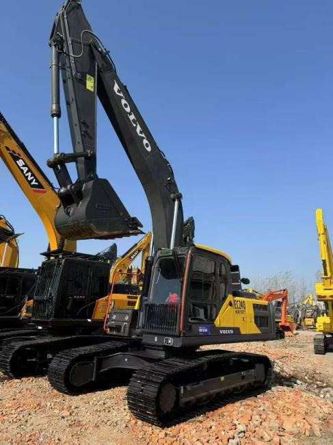 VOLVO EC240 - Гусеничный экскаватор: фото 2 VOLVO EC240 - Гусеничный экскаватор: фото 2