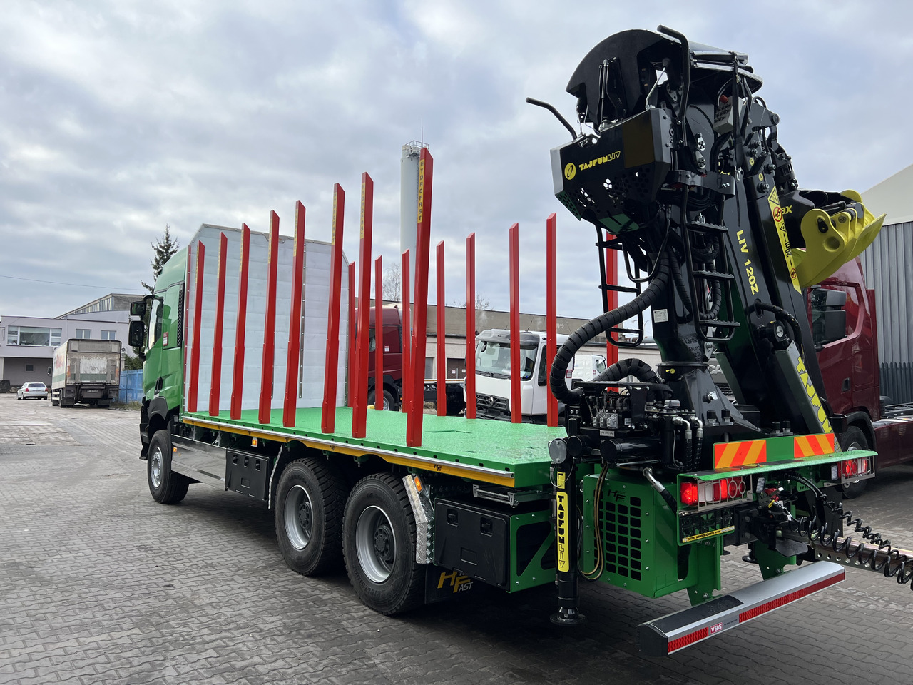 RENAULT Gama K 520 6x4 zabudowa platforma 3 osiowa z żurawiem - Лесовоз, Автоманипулятор: фото 4 RENAULT Gama K 520 6x4 zabudowa platforma 3 osiowa z żurawiem - Лесовоз, Автоманипулятор: фото 4