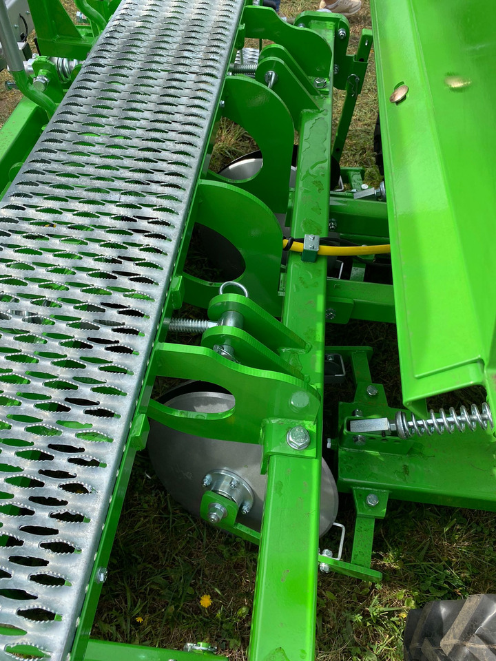 Bomet Kartoffelpflanzmaschine / Potato planter / Planteuse de pomme de terre / Piantapatate / Sadzarka ziemniaków - Картофелесажалка: фото 5 Bomet Kartoffelpflanzmaschine / Potato planter / Planteuse de pomme de terre / Piantapatate / Sadzarka ziemniaków - Картофелесажалка: фото 5