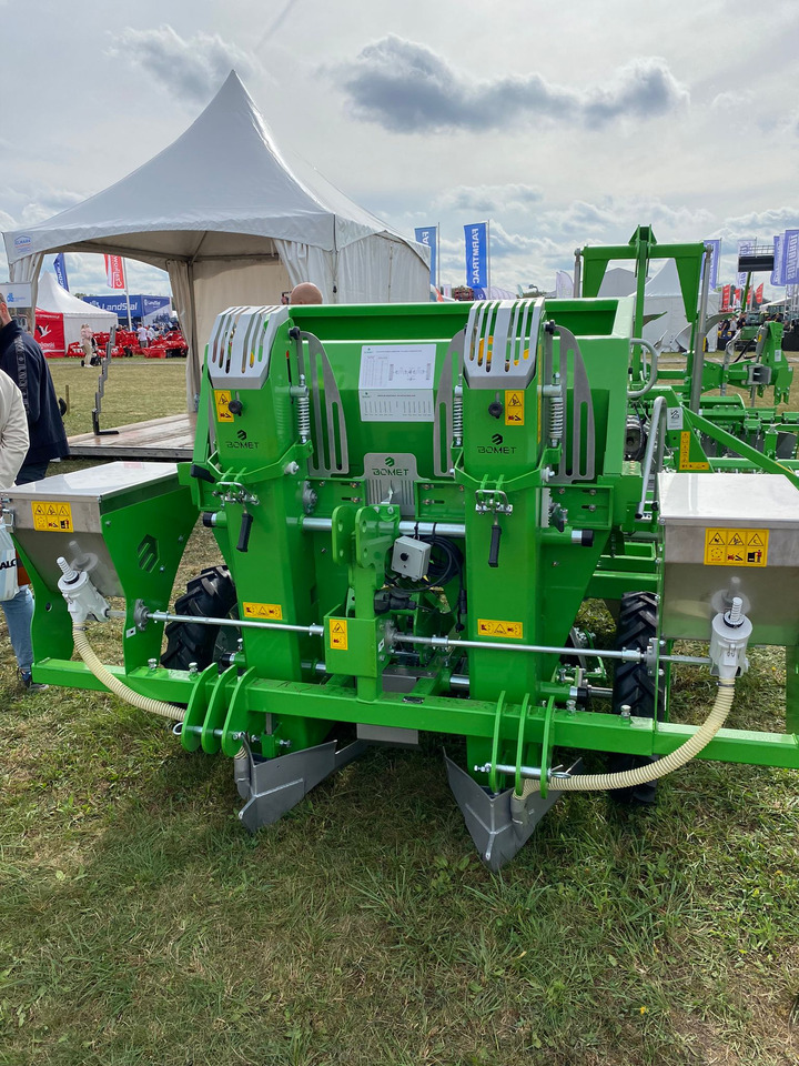 Bomet Kartoffelpflanzmaschine / Potato planter / Planteuse de pomme de terre / Piantapatate / Sadzarka ziemniaków - Картофелесажалка: фото 1 Bomet Kartoffelpflanzmaschine / Potato planter / Planteuse de pomme de terre / Piantapatate / Sadzarka ziemniaków - Картофелесажалка: фото 1