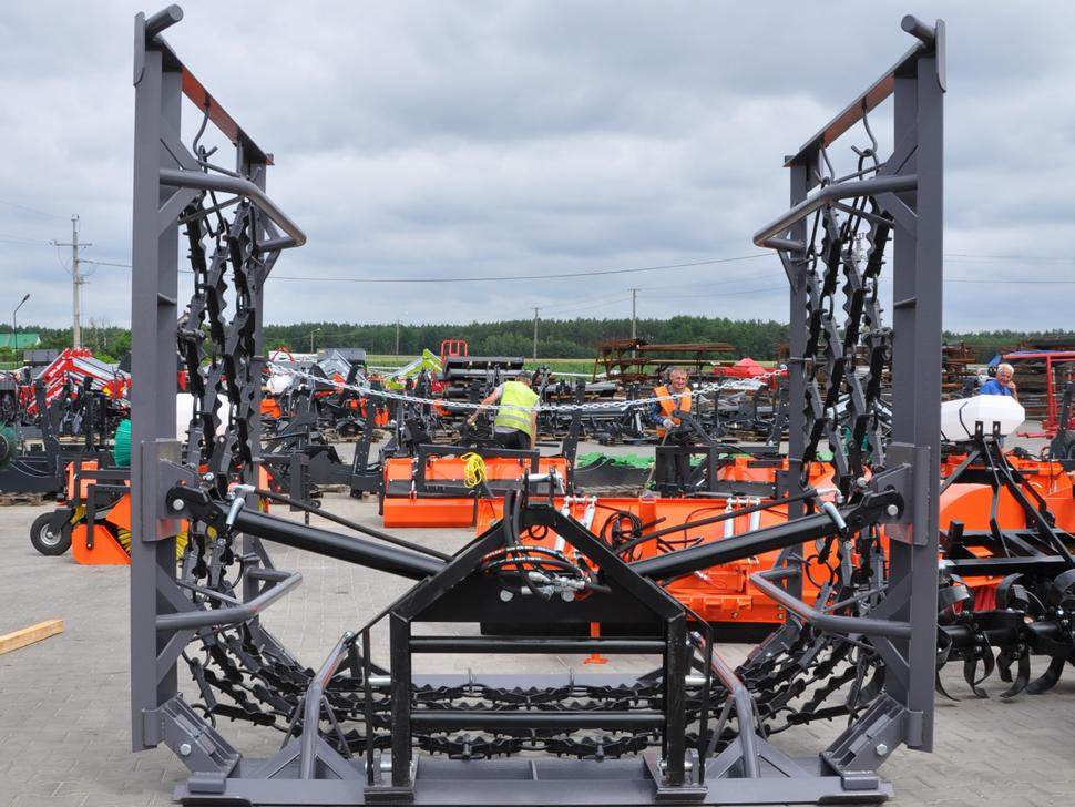 METAL-TECHNIK Wiesenegge / Meadow harrow / Herse de prairie / Strigliatrice / Полевая волокуша / Włóka łąkowa 8 m - Луговая борона: фото 2 METAL-TECHNIK Wiesenegge / Meadow harrow / Herse de prairie / Strigliatrice / Полевая волокуша / Włóka łąkowa 8 m - Луговая борона: фото 2