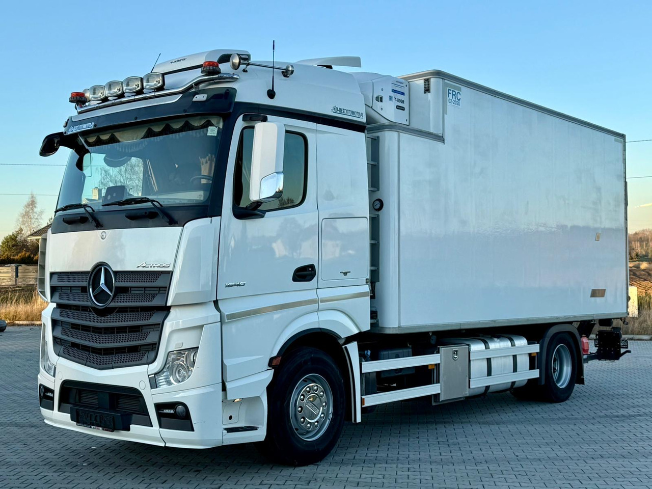 MERCEDES-BENZ ACTROS 1840 / CHŁODNIA / WINDA / 15 EUROPALET / 6.10 M DŁUGOŚCI / DUŻA KABINA / AUTOMAT / SPROWADZONY / SERWISOWANY / EURO 6 - Рефрижератор: фото 2 MERCEDES-BENZ ACTROS 1840 / CHŁODNIA / WINDA / 15 EUROPALET / 6.10 M DŁUGOŚCI / DUŻA KABINA / AUTOMAT / SPROWADZONY / SERWISOWANY / EURO 6 - Рефрижератор: фото 2