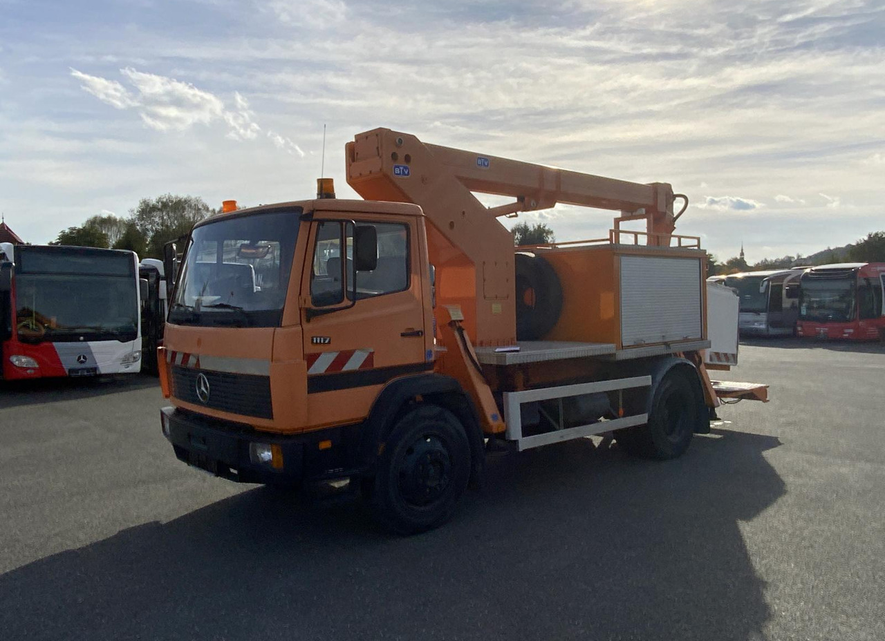 Mercedes-Benz 1117 - Грузовик с подъемником: фото 2 Mercedes-Benz 1117 - Грузовик с подъемником: фото 2