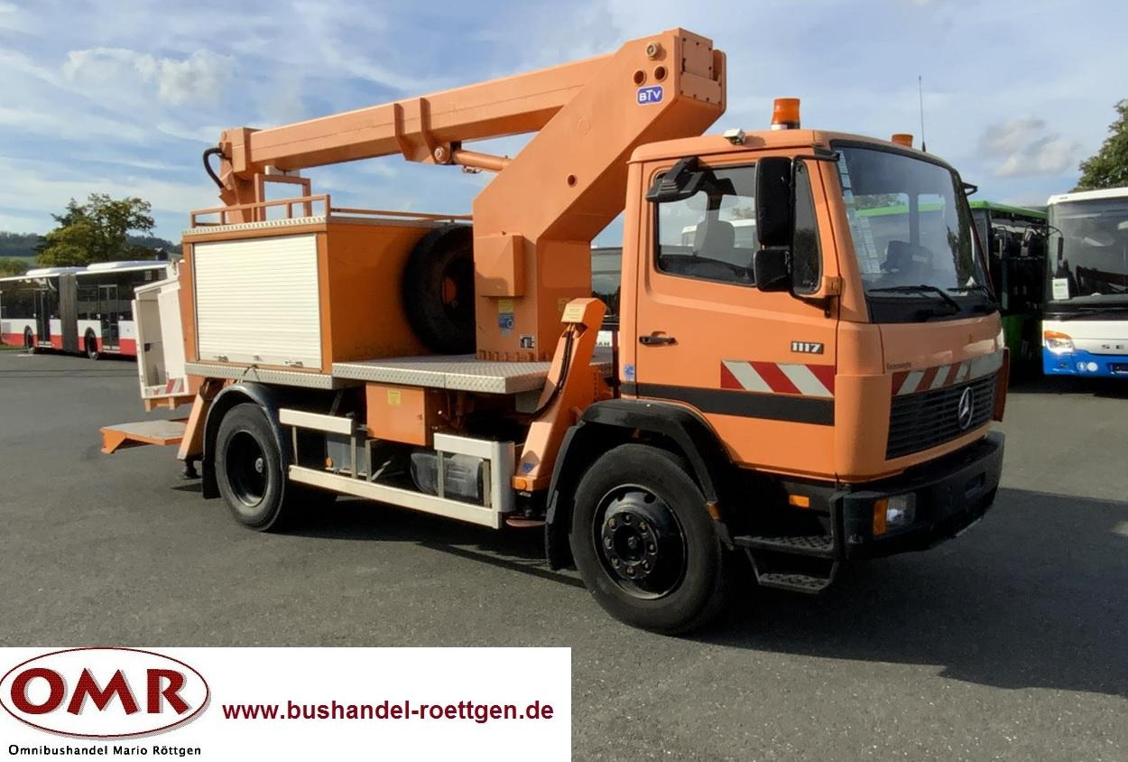 Mercedes-Benz 1117 - Грузовик с подъемником: фото 1 Mercedes-Benz 1117 - Грузовик с подъемником: фото 1