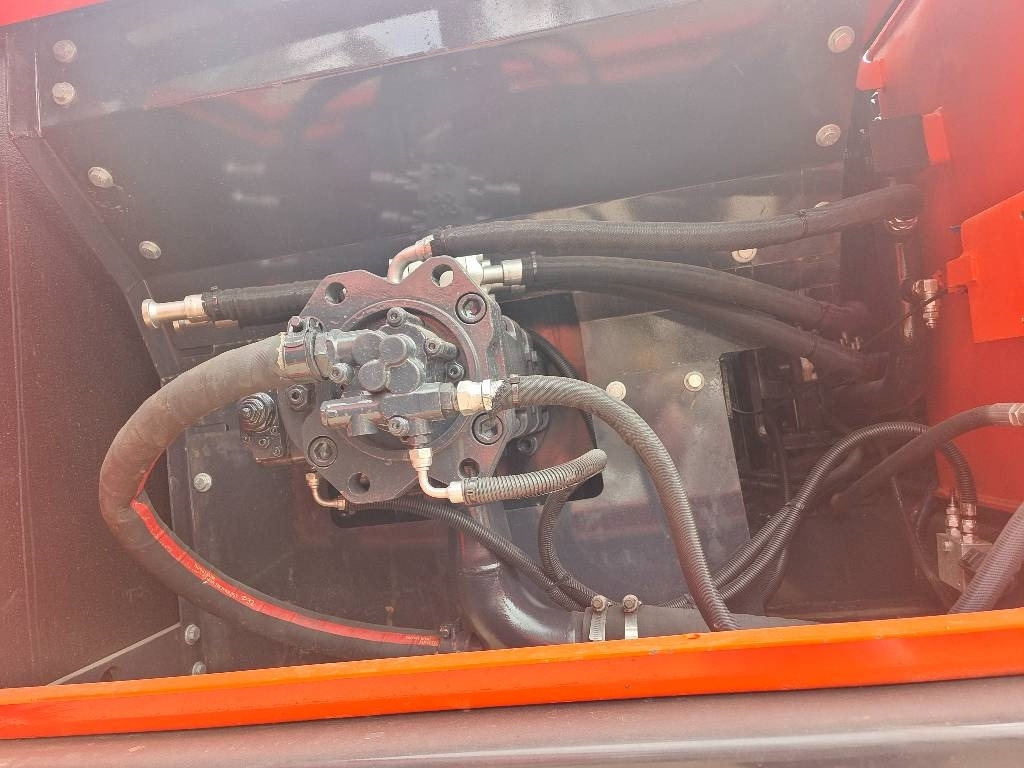 Doosan DX 225 - Гусеничный экскаватор: фото 4 Doosan DX 225 - Гусеничный экскаватор: фото 4