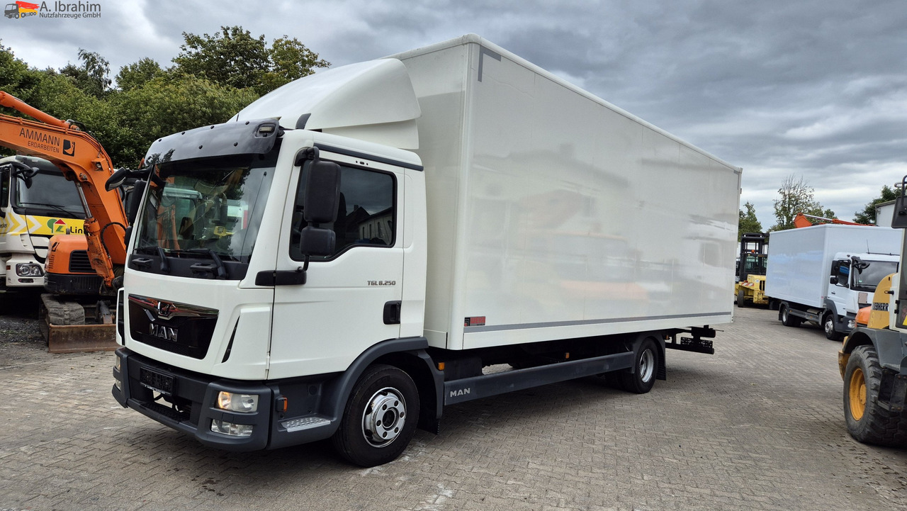 MAN 8.250 7,30 m Koffer, Navi, Topzustand - Фургон с закрытым кузовом: фото 1 MAN 8.250 7,30 m Koffer, Navi, Topzustand - Фургон с закрытым кузовом: фото 1