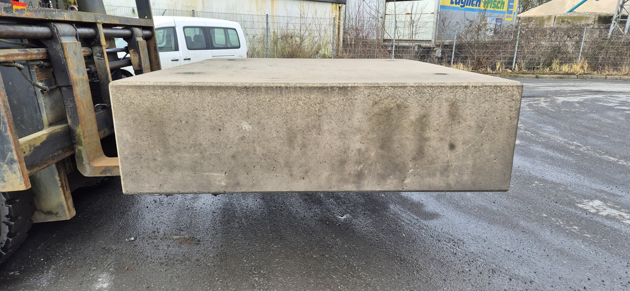 Mercedes-Benz Kontergewicht für SZM 8000 - 9000 kg mehr als 10 Stck. - Тягач: фото 2 Mercedes-Benz Kontergewicht für SZM 8000 - 9000 kg mehr als 10 Stck. - Тягач: фото 2