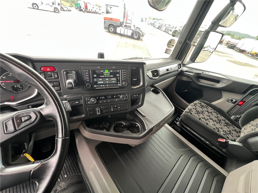 Тягач Scania R450: фото 16