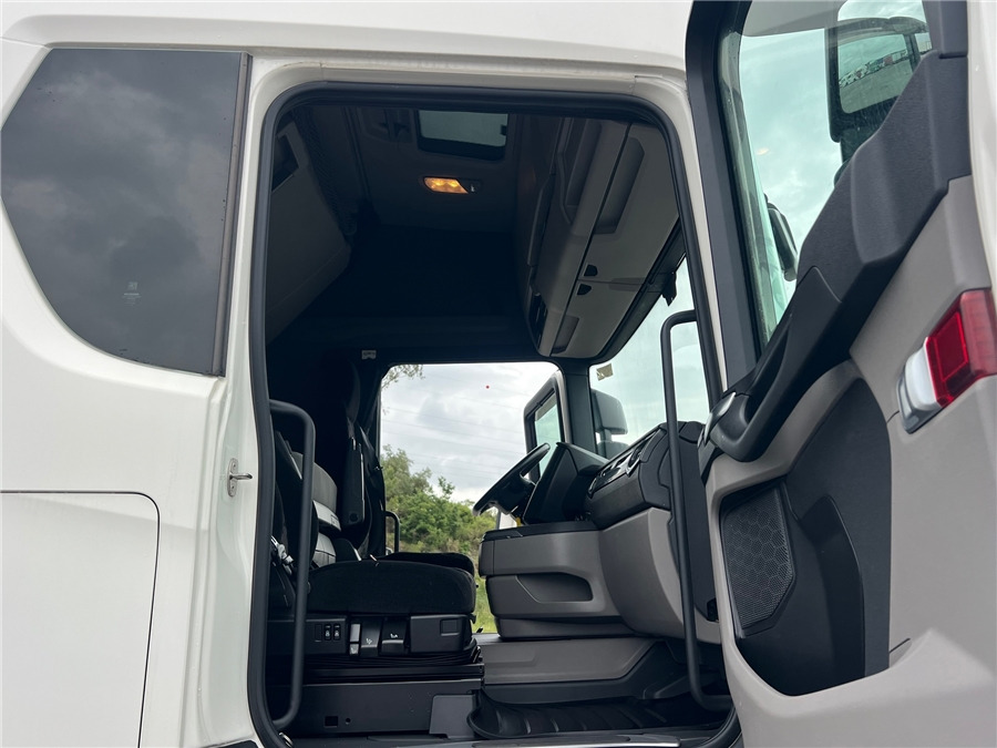 Тягач Scania R450: фото 12