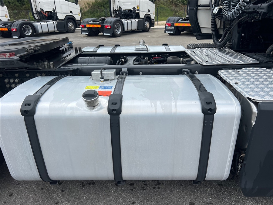 Тягач Scania R450: фото 7