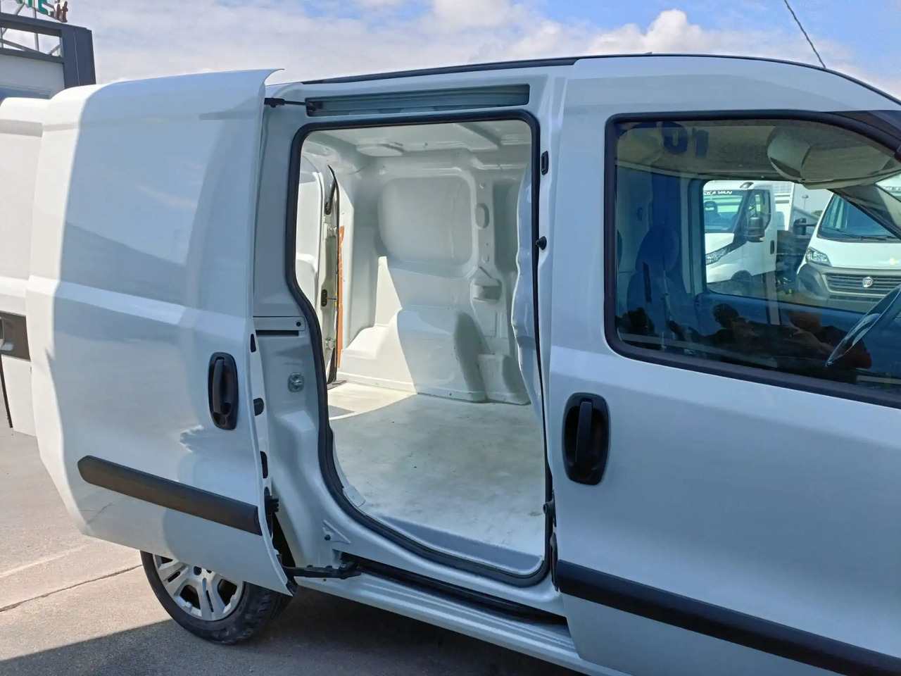 FIAT DOBLO CARGO 1.3 MJT SX - Цельнометаллический фургон: фото 3 FIAT DOBLO CARGO 1.3 MJT SX - Цельнометаллический фургон: фото 3