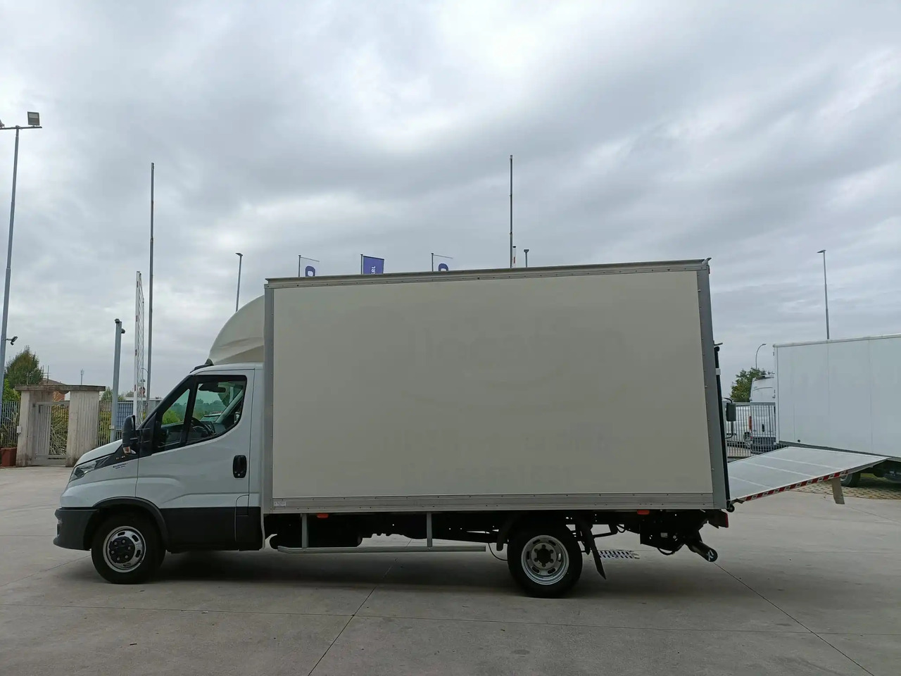 IVECO DAILY 35C16 3.0 CC - Фургон с закрытым кузовом: фото 2 IVECO DAILY 35C16 3.0 CC - Фургон с закрытым кузовом: фото 2