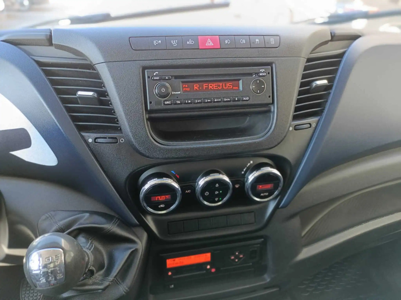 IVECO DAILY 60C18 RIBALTABILE CON GRU - Самосвал: фото 2 IVECO DAILY 60C18 RIBALTABILE CON GRU - Самосвал: фото 2