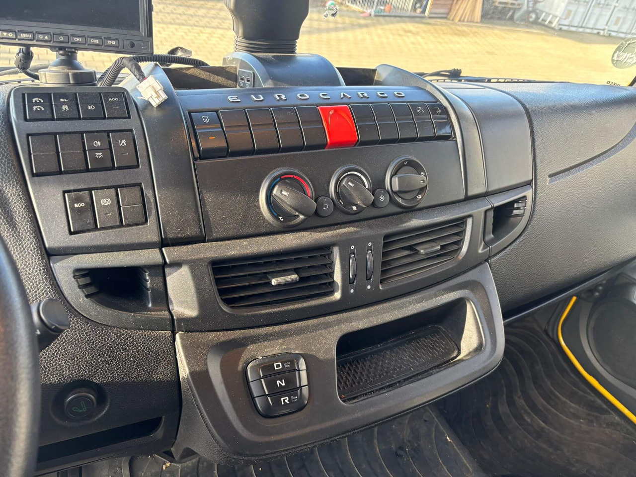 IVECO EUROCARGO 120E25P - Грузовик-шасси: фото 2 IVECO EUROCARGO 120E25P - Грузовик-шасси: фото 2