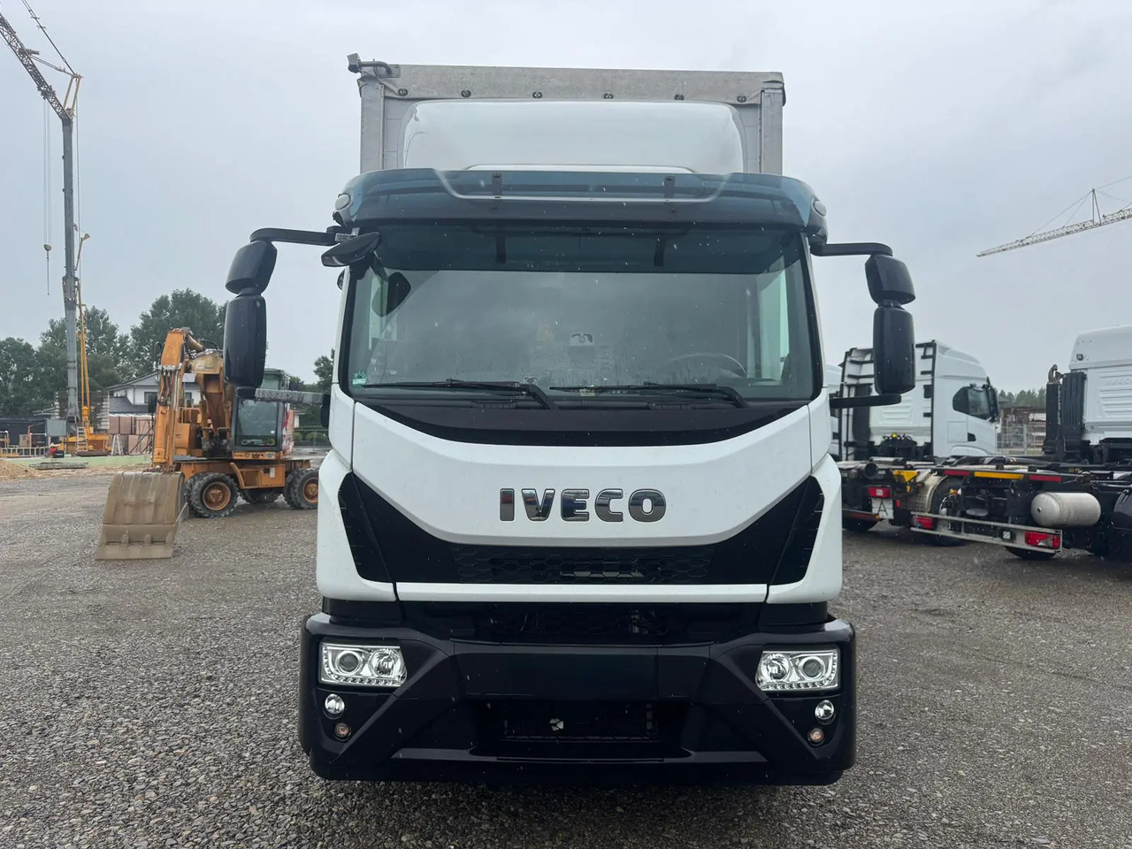 IVECO EUROCARGO 180E32P - Грузовик-шасси: фото 1 IVECO EUROCARGO 180E32P - Грузовик-шасси: фото 1