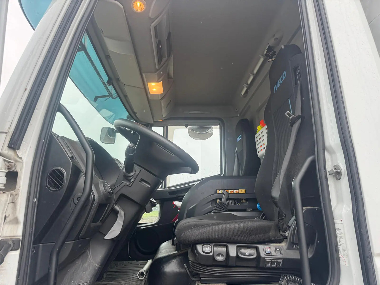 IVECO EUROCARGO 180E32P - Тентованный грузовик: фото 3 IVECO EUROCARGO 180E32P - Тентованный грузовик: фото 3