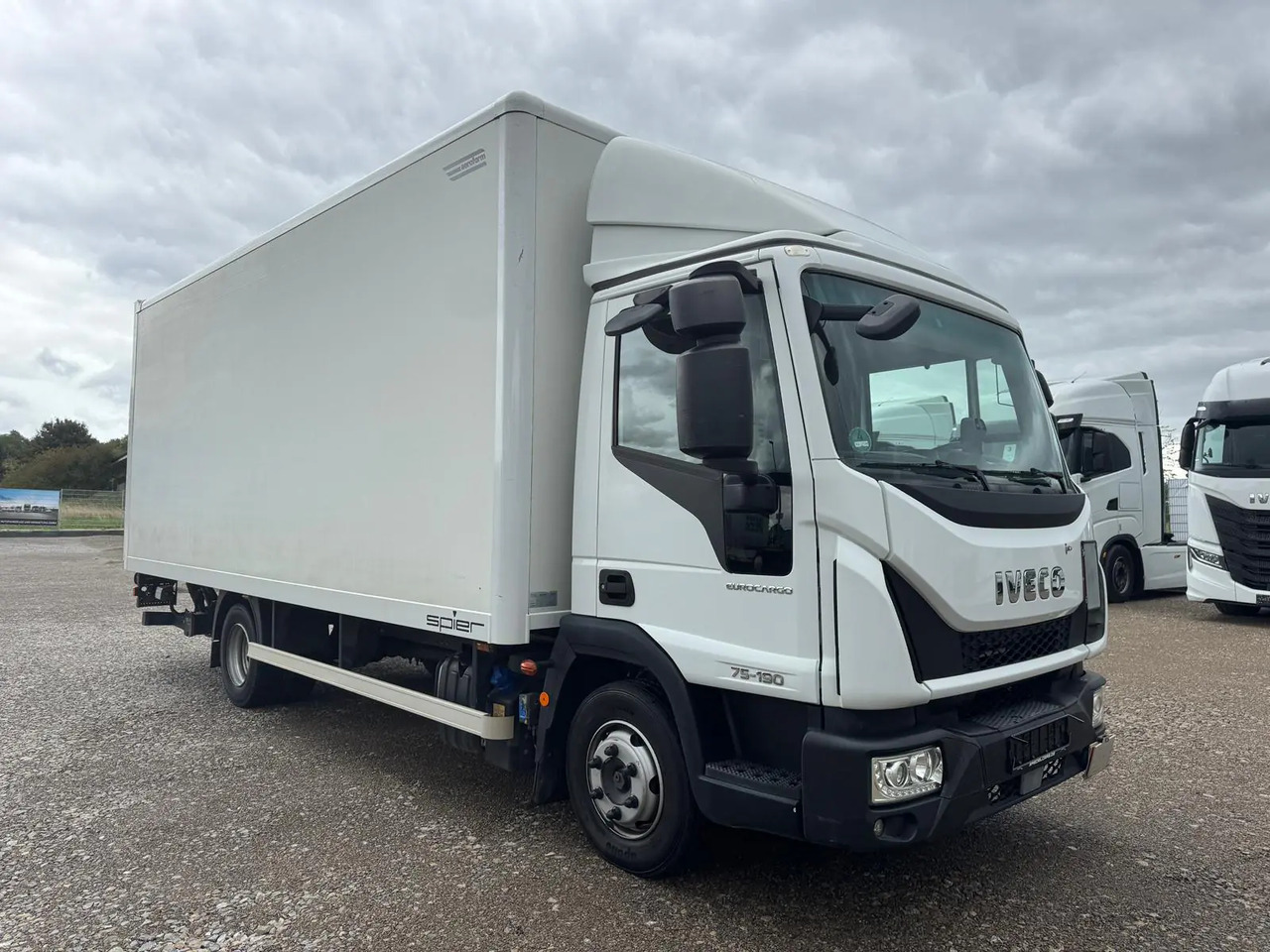 IVECO EUROCARGO 75E19P - Грузовик с закрытым кузовом: фото 4 IVECO EUROCARGO 75E19P - Грузовик с закрытым кузовом: фото 4