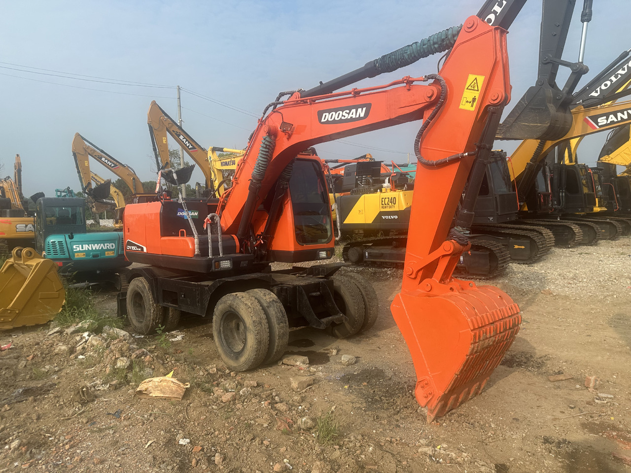Doosan DX150W-9C - Колёсный экскаватор: фото 2 Doosan DX150W-9C - Колёсный экскаватор: фото 2