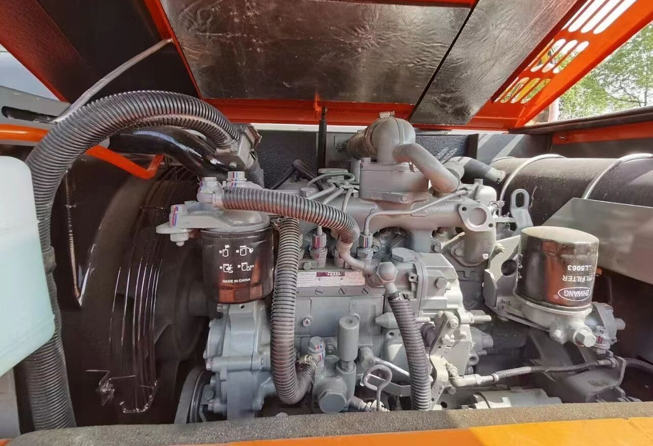 Hitachi ZX70 - Гусеничный экскаватор: фото 4 Hitachi ZX70 - Гусеничный экскаватор: фото 4