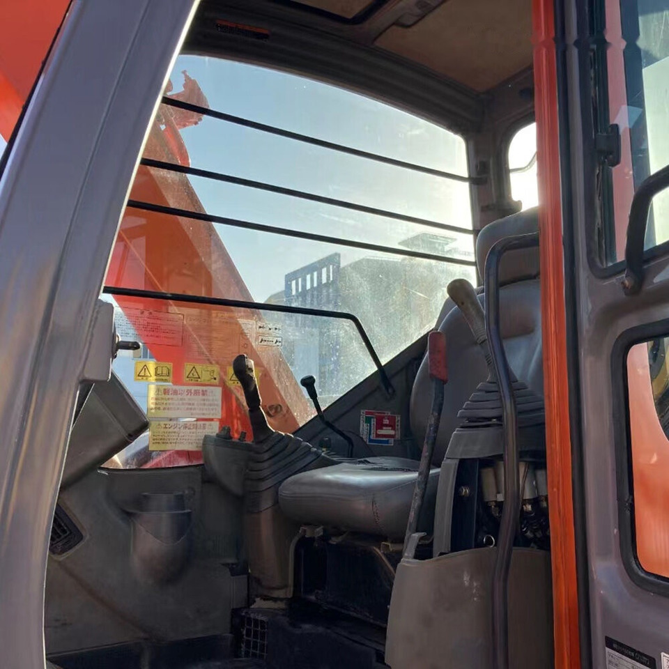 Hitachi ZX75US - Гусеничный экскаватор: фото 3 Hitachi ZX75US - Гусеничный экскаватор: фото 3