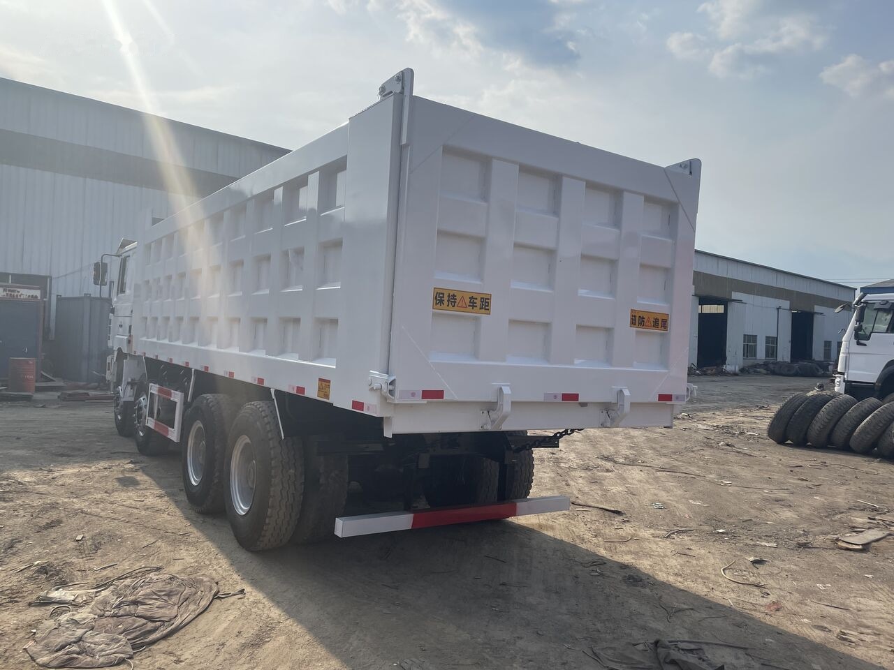 Shacman F3000 - Самосвал: фото 1 Shacman F3000 - Самосвал: фото 1