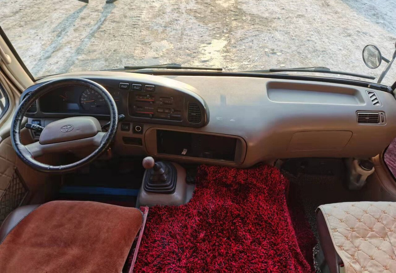 Toyota Coaster - Микроавтобус, Пассажирский фургон: фото 4 Toyota Coaster - Микроавтобус, Пассажирский фургон: фото 4