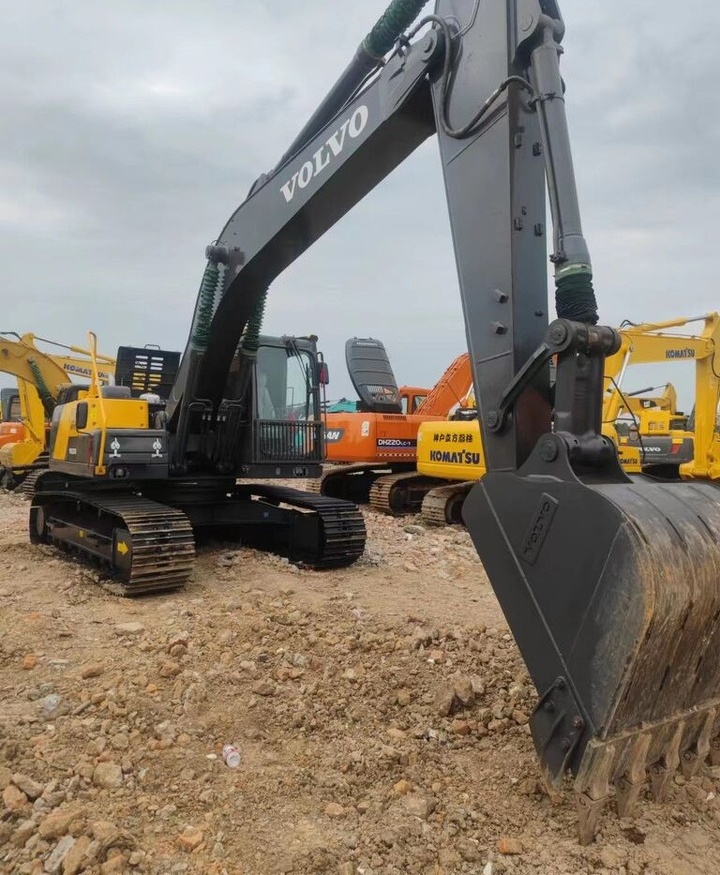 Volvo EC210 - Гусеничный экскаватор: фото 3 Volvo EC210 - Гусеничный экскаватор: фото 3