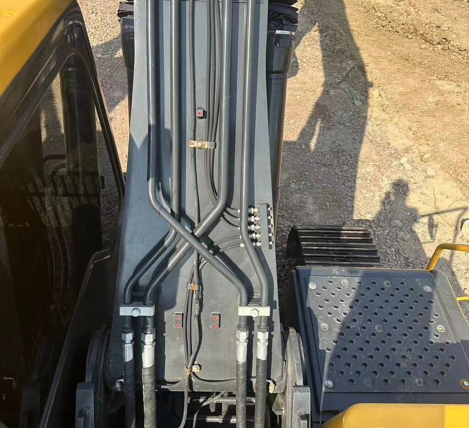 Volvo EC210 - Гусеничный экскаватор: фото 4 Volvo EC210 - Гусеничный экскаватор: фото 4