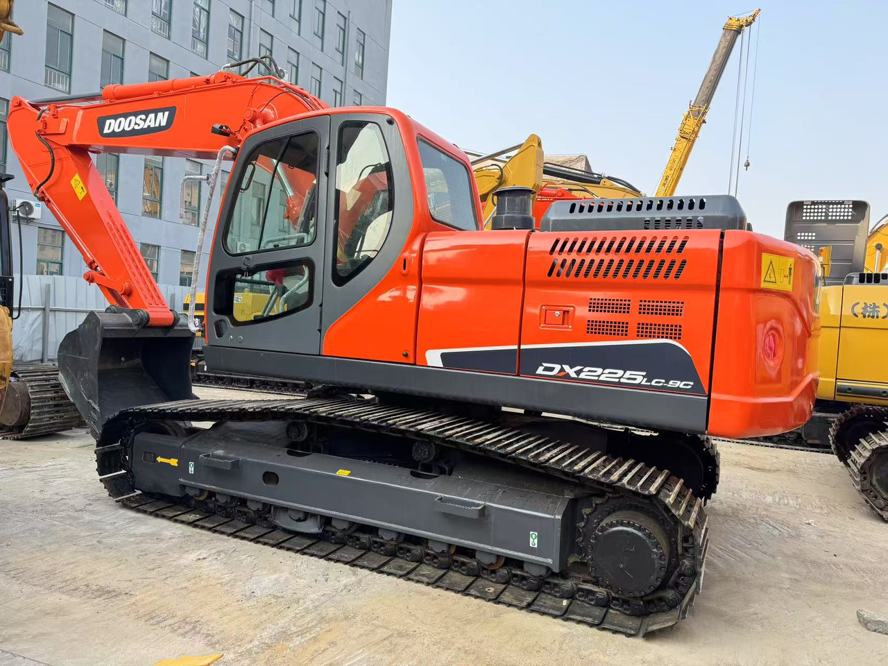DOOSAN DX225 - Гусеничный экскаватор: фото 5 DOOSAN DX225 - Гусеничный экскаватор: фото 5