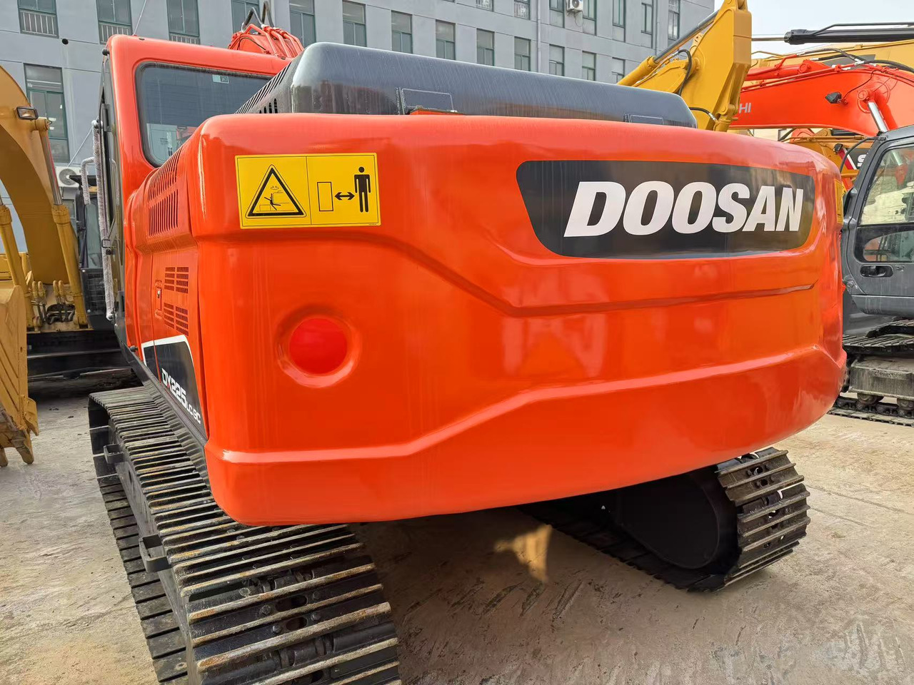 DOOSAN DX225 - Гусеничный экскаватор: фото 3 DOOSAN DX225 - Гусеничный экскаватор: фото 3
