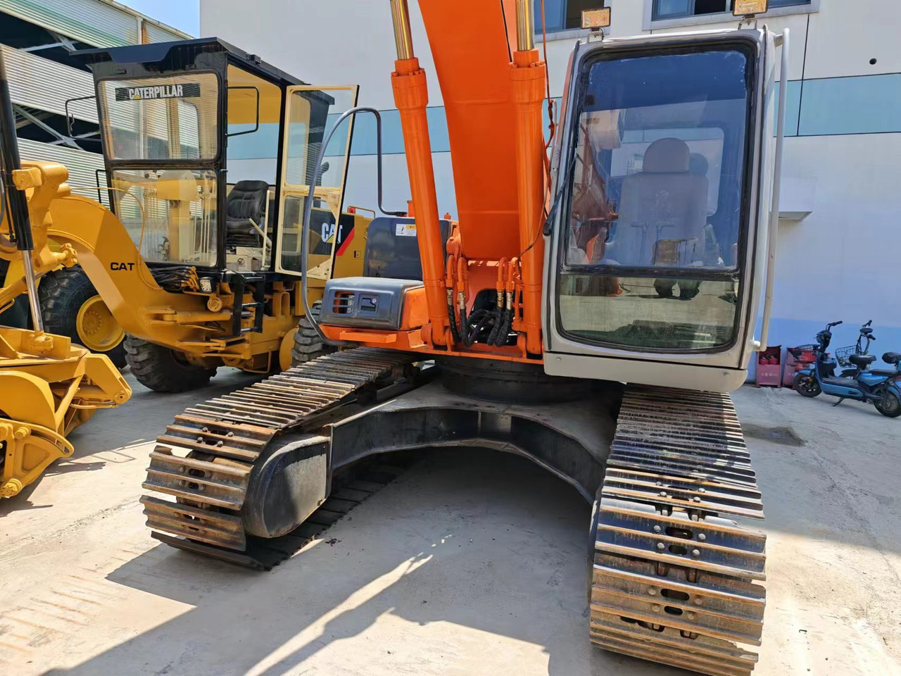 HITACHI EX200-5 - Гусеничный экскаватор: фото 3 HITACHI EX200-5 - Гусеничный экскаватор: фото 3