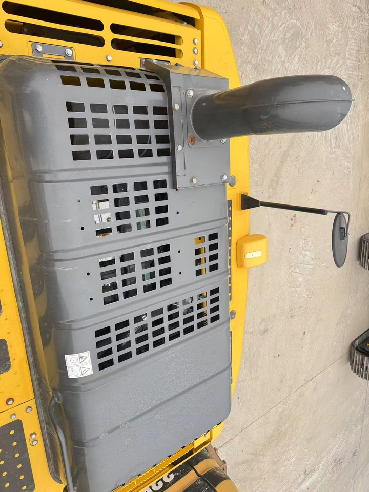 KOMATSU PC210 - Гусеничный экскаватор: фото 3 KOMATSU PC210 - Гусеничный экскаватор: фото 3