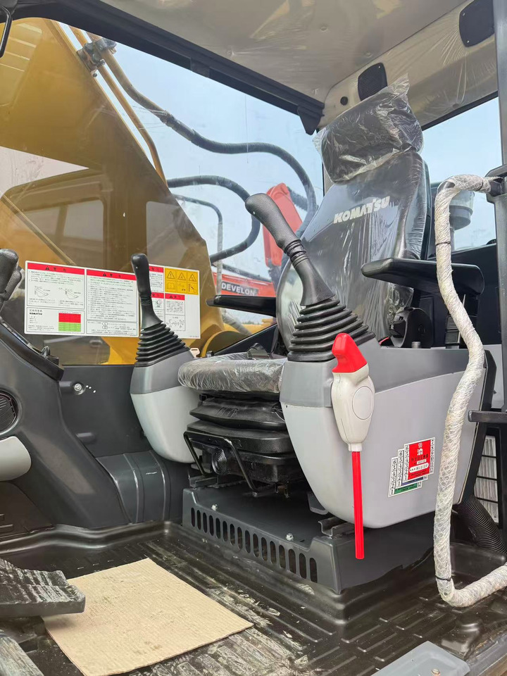 KOMATSU PC210 - Гусеничный экскаватор: фото 4 KOMATSU PC210 - Гусеничный экскаватор: фото 4