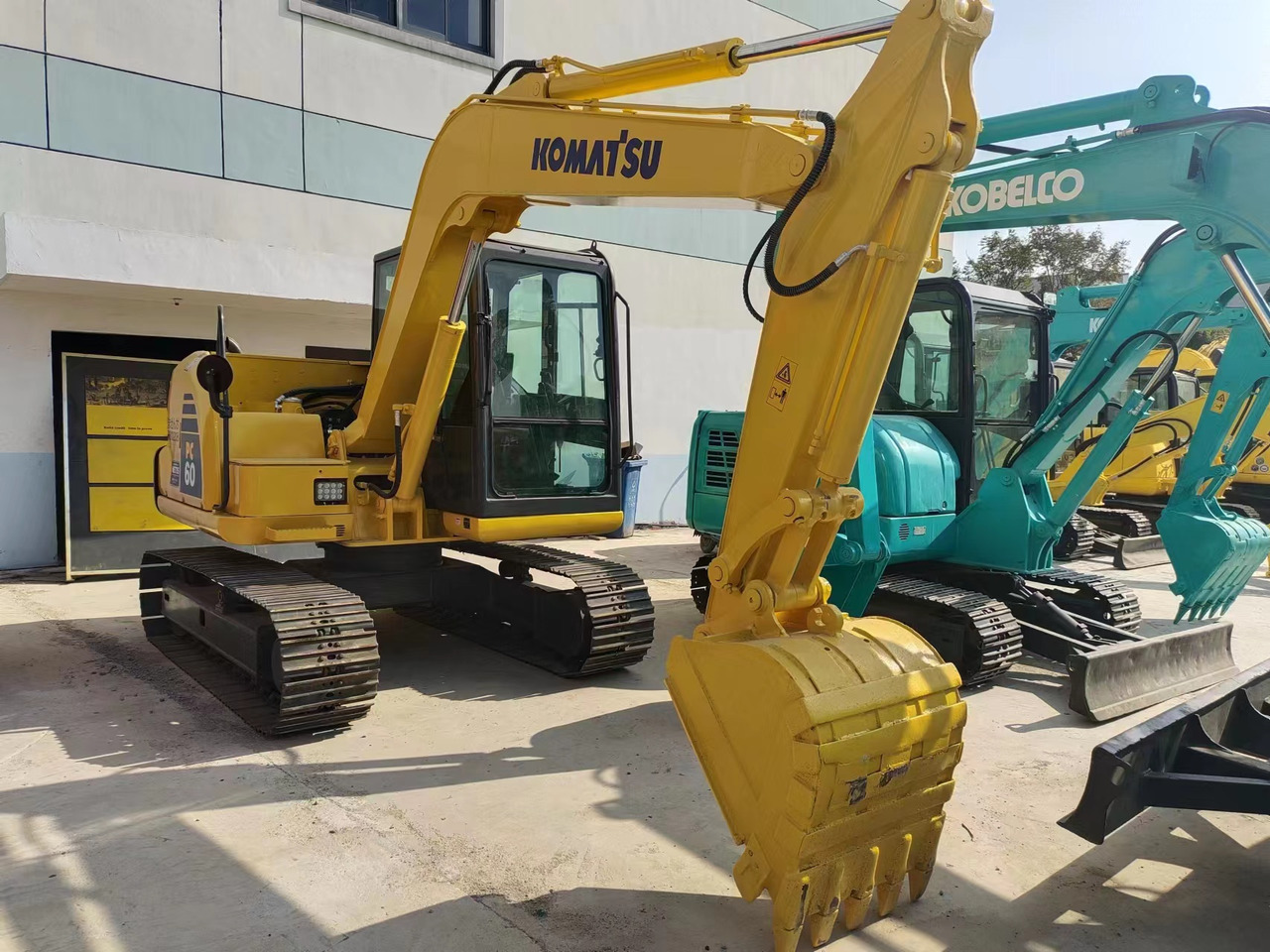 KOMATSU PC60-8 - Мини-экскаватор: фото 2 KOMATSU PC60-8 - Мини-экскаватор: фото 2