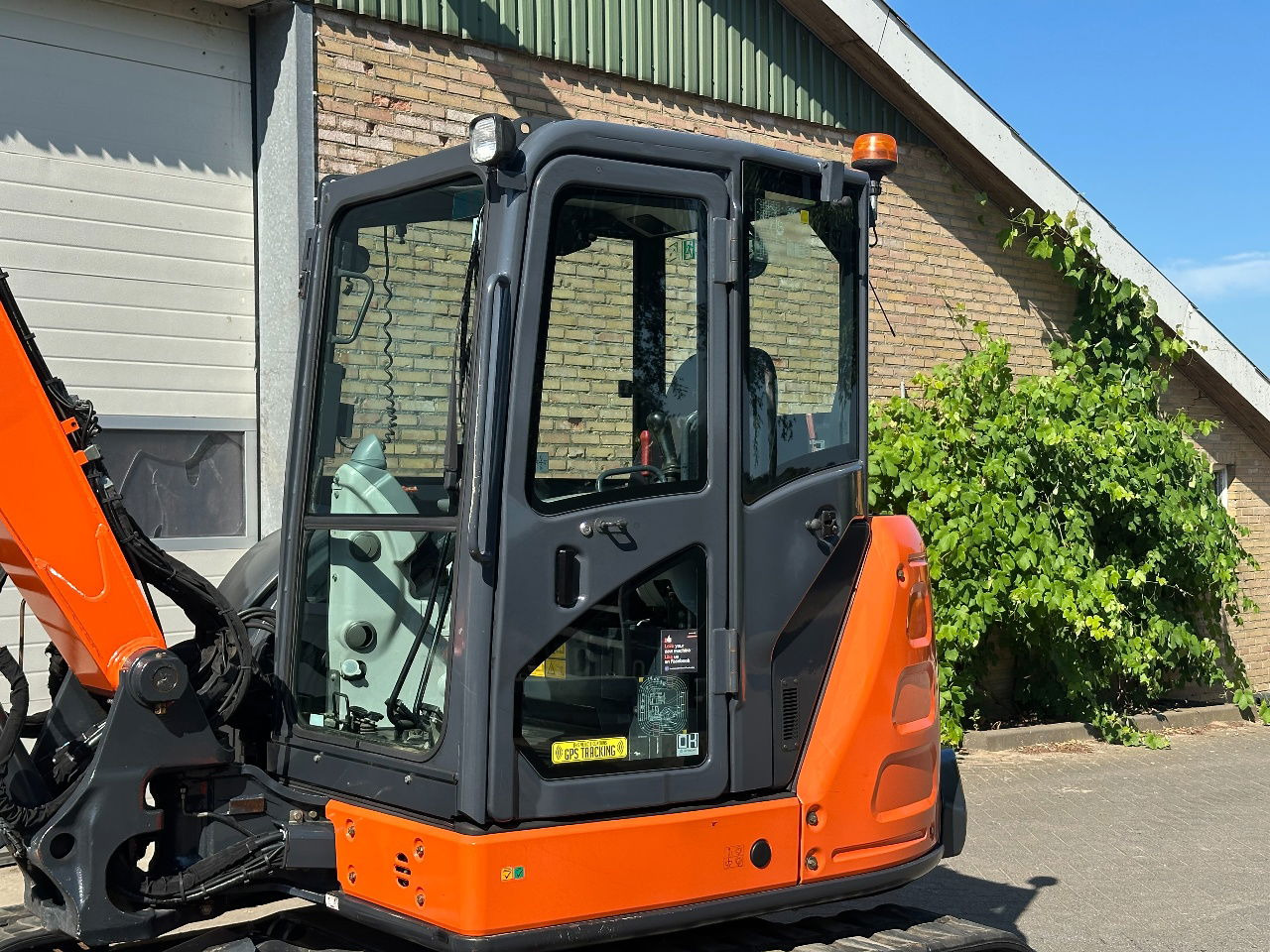 Hitachi ZX65USB-5A CLR - Мини-экскаватор: фото 5 Hitachi ZX65USB-5A CLR - Мини-экскаватор: фото 5