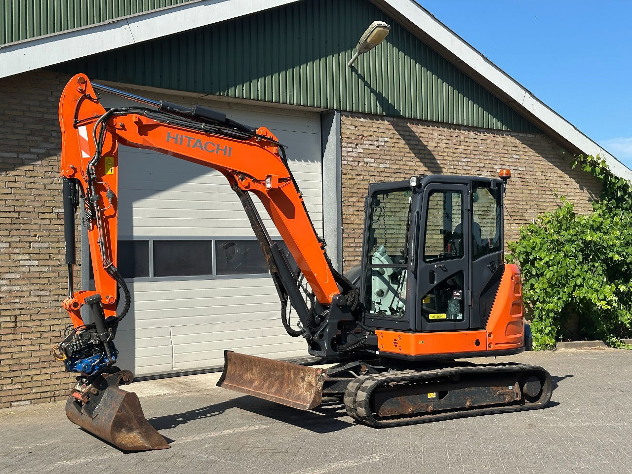 Hitachi ZX65USB-5A CLR - Мини-экскаватор: фото 4 Hitachi ZX65USB-5A CLR - Мини-экскаватор: фото 4