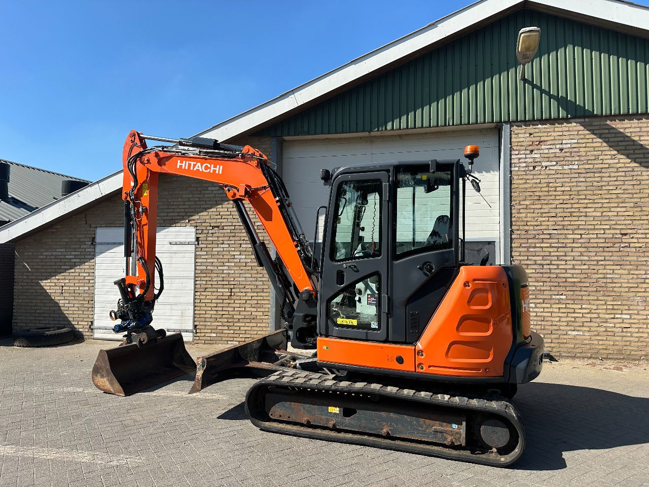 Hitachi ZX65USB-5A CLR - Мини-экскаватор: фото 2 Hitachi ZX65USB-5A CLR - Мини-экскаватор: фото 2