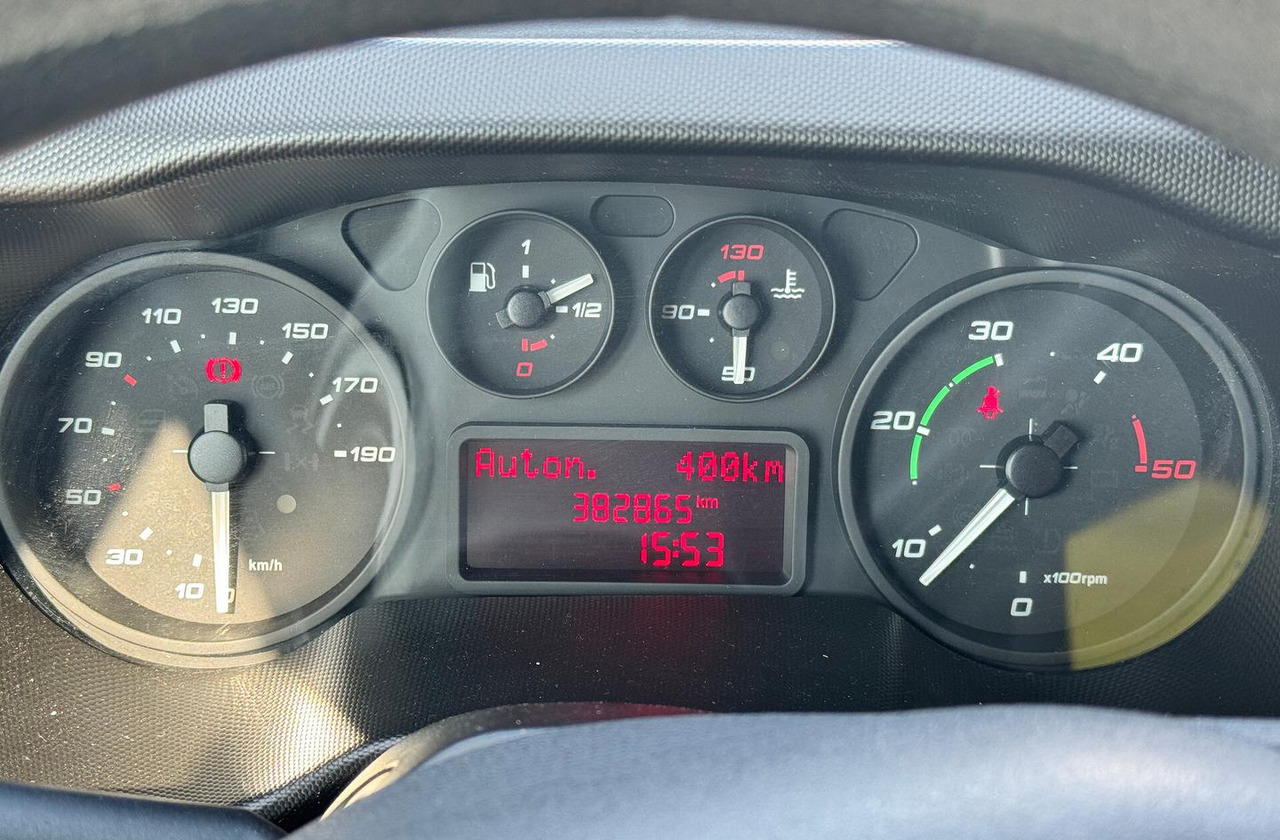 IVECO DAILY 35S15 - FRIGO FRC - PATENTE B - Фургон-рефрижератор: фото 5 IVECO DAILY 35S15 - FRIGO FRC - PATENTE B - Фургон-рефрижератор: фото 5